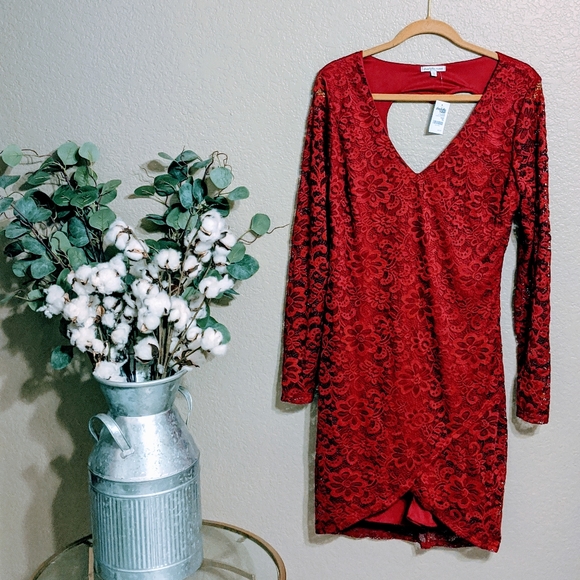 Charlotte Russe Dresses & Skirts - Charlotte Russe Red Floral Lace Vneck Dress Sz XL